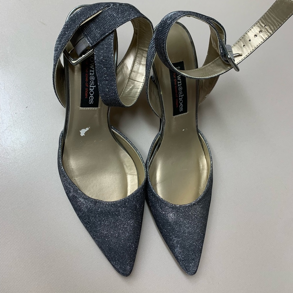 Town shoes size 9